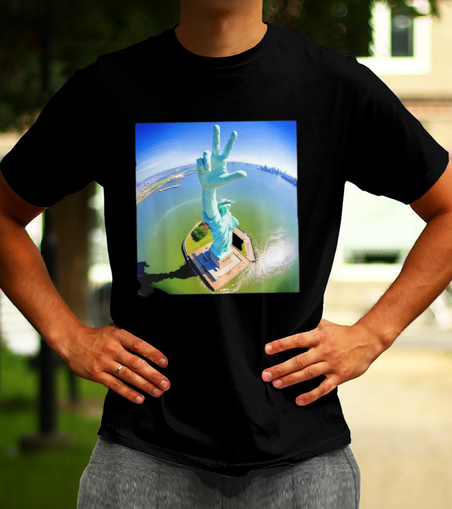 Jalen Brunson Statue Of Liberty Victory Gesture Photo T-Shirt