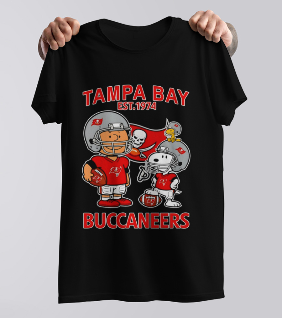 Tampa Bay Buccaneers Snoopy And Charlie Brown EST 1974 T-Shirt