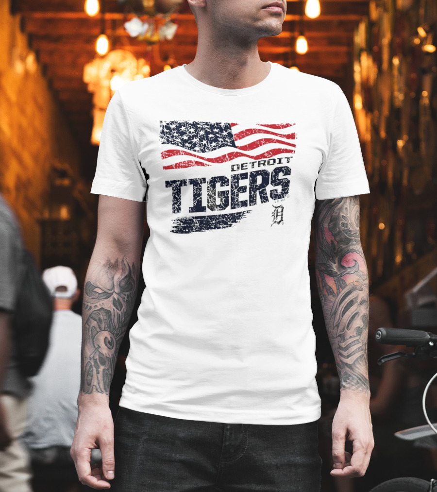 Detroit Tigers Waving American Flag 4th Of July Celebration T-Shirt