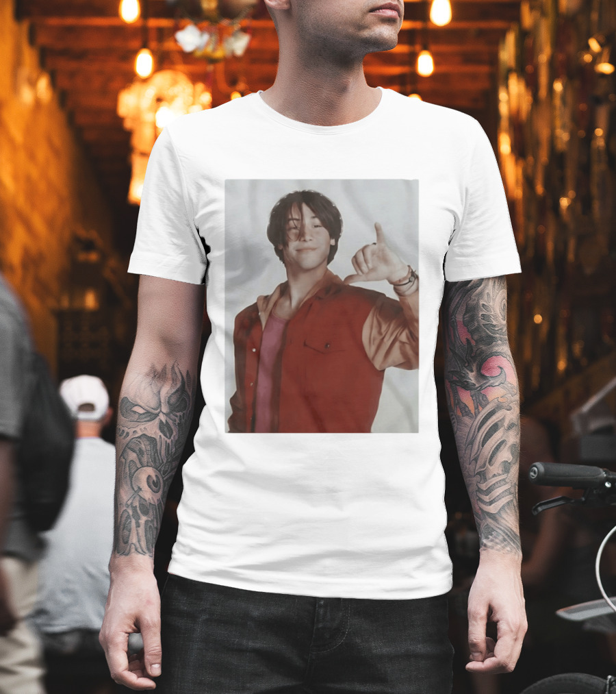 Keanu Reeves Hang Loose 90s Vintage Style Nostalgia Iconic Gesture T-Shirt