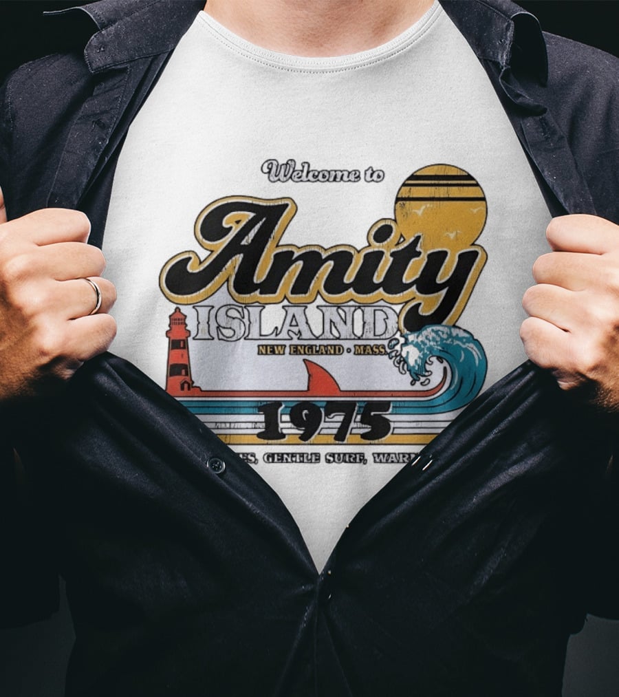 Welcome To Amity Island 1975 New England Massachusetts Lighthouse Wave Ocean Sun T-Shirt