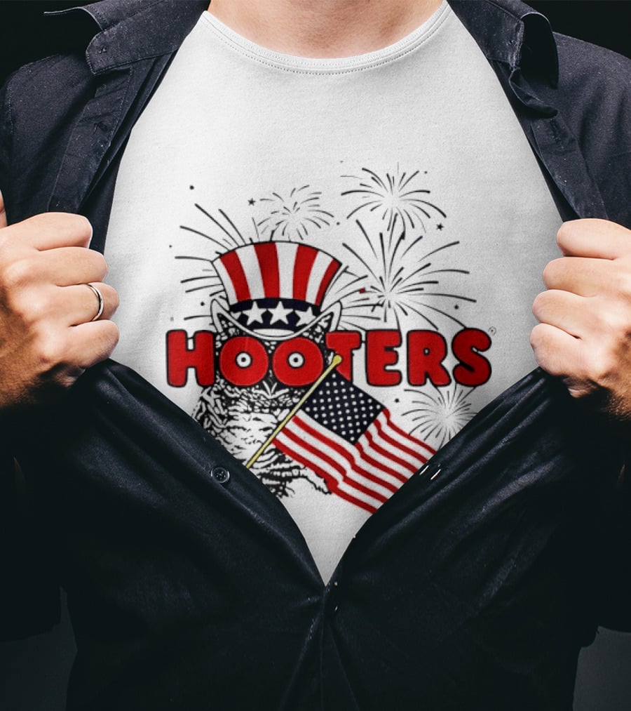 Hooters Uncle Sam Owl USA Flag Fireworks Celebration T-Shirt