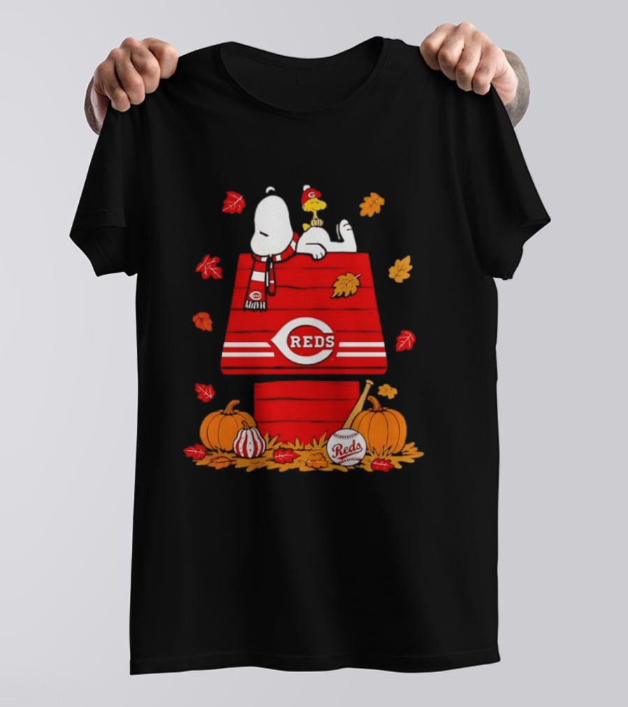 Snoopy Woodstock Cincinnati Reds Fall Baseball Pumpkins Leaves T-Shirt
