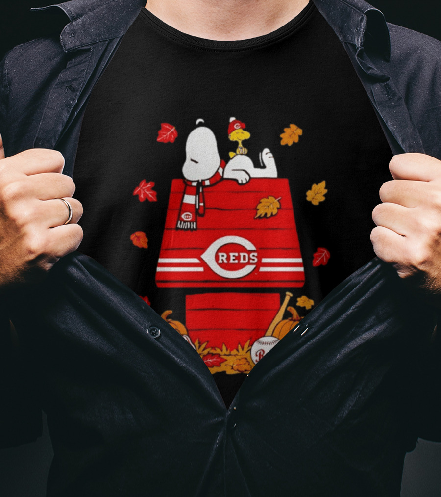 Snoopy Woodstock Cincinnati Reds Fall Baseball Pumpkins Leaves T-Shirt