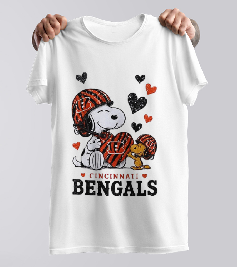 Cincinnati Bengals Peanuts Snoopy And Woodstock Love Hearts T-Shirt