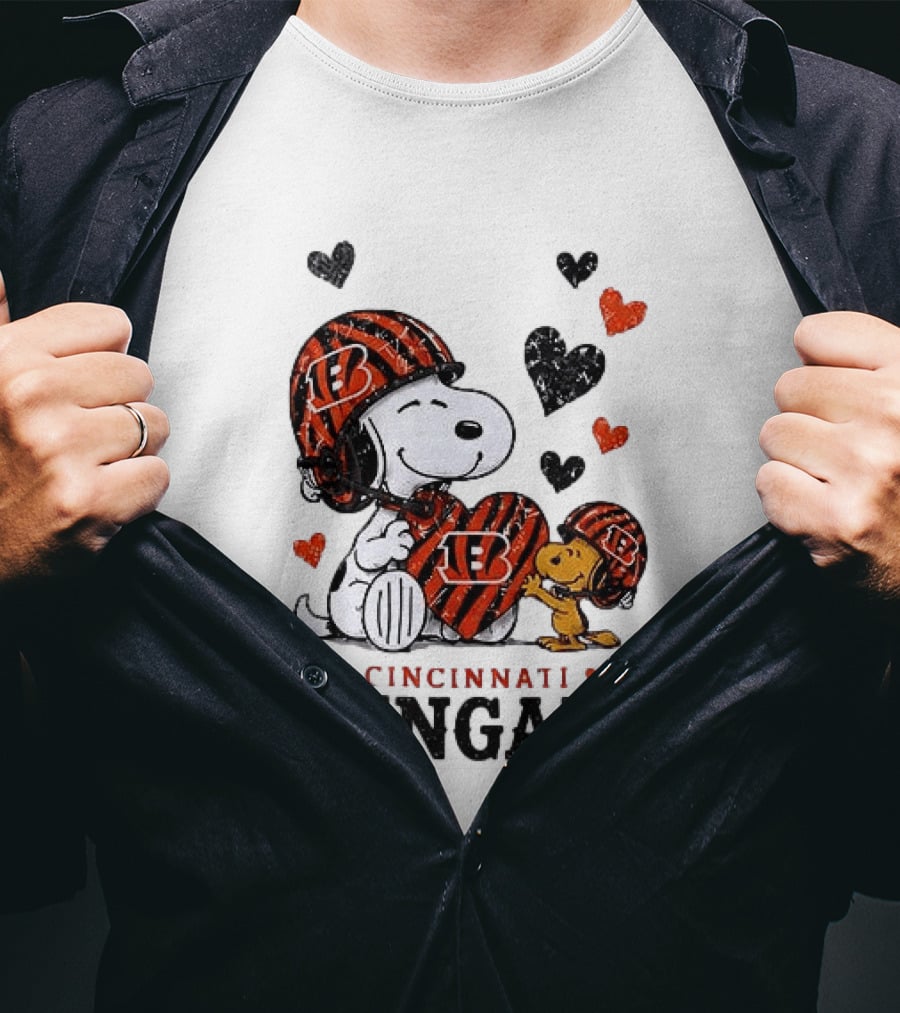 Cincinnati Bengals Peanuts Snoopy And Woodstock Love Hearts T-Shirt
