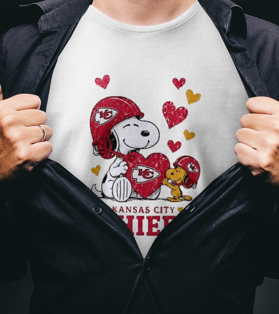 Kansas City Chiefs Peanuts Snoopy Hearts And Laughter T-Shirt
