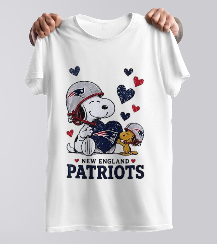 New England Patriots Peanuts Snoopy Woodstock Heart Helmets T-Shirt