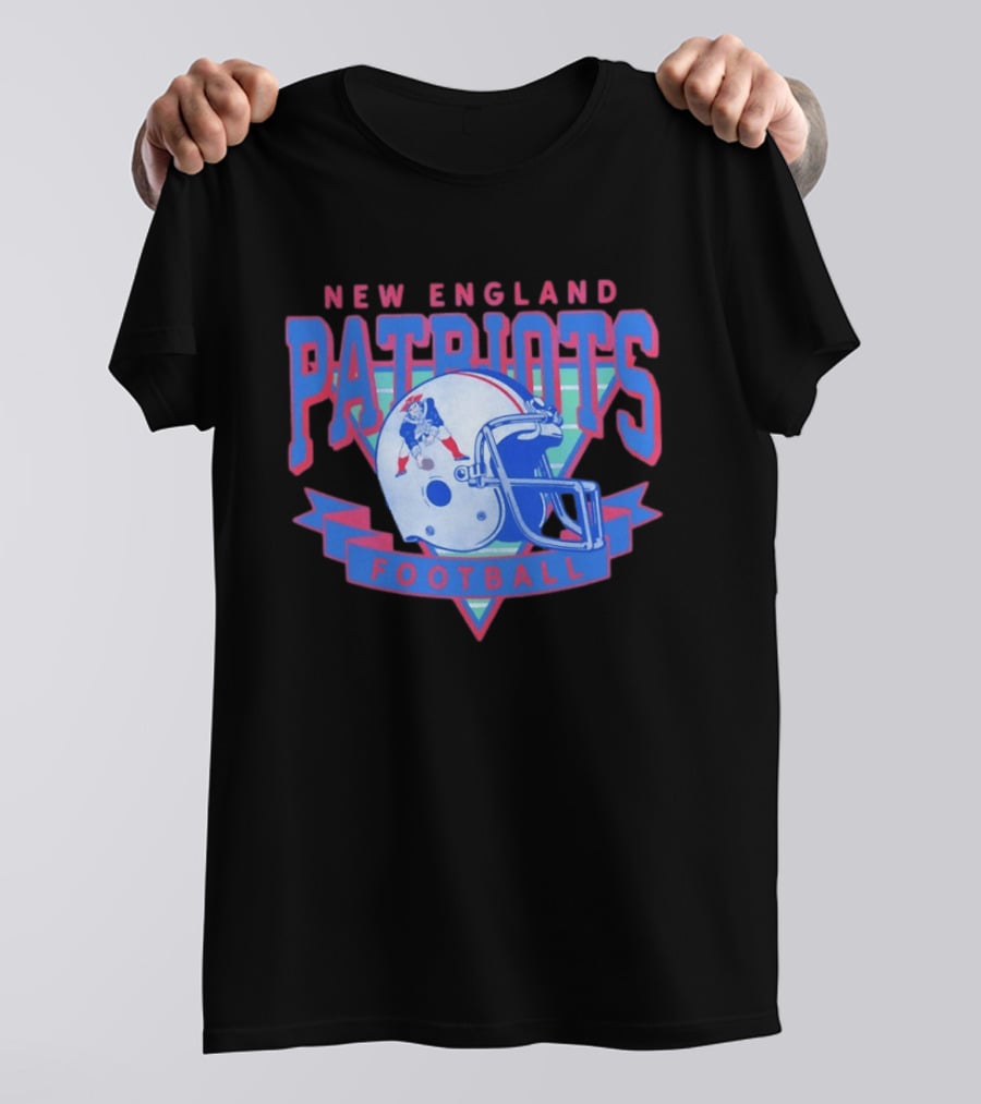 New England Patriots Football Vintage Helmet T-Shirt