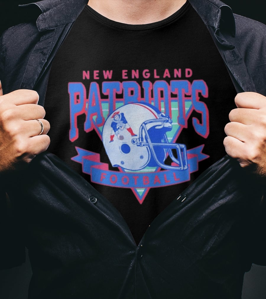 New England Patriots Football Vintage Helmet T-Shirt