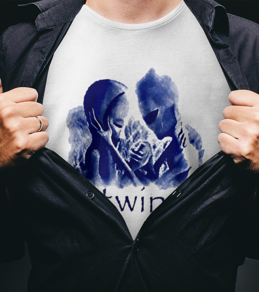 Twin Alien Extraterrestrial Sci Fi Embrace T-Shirt