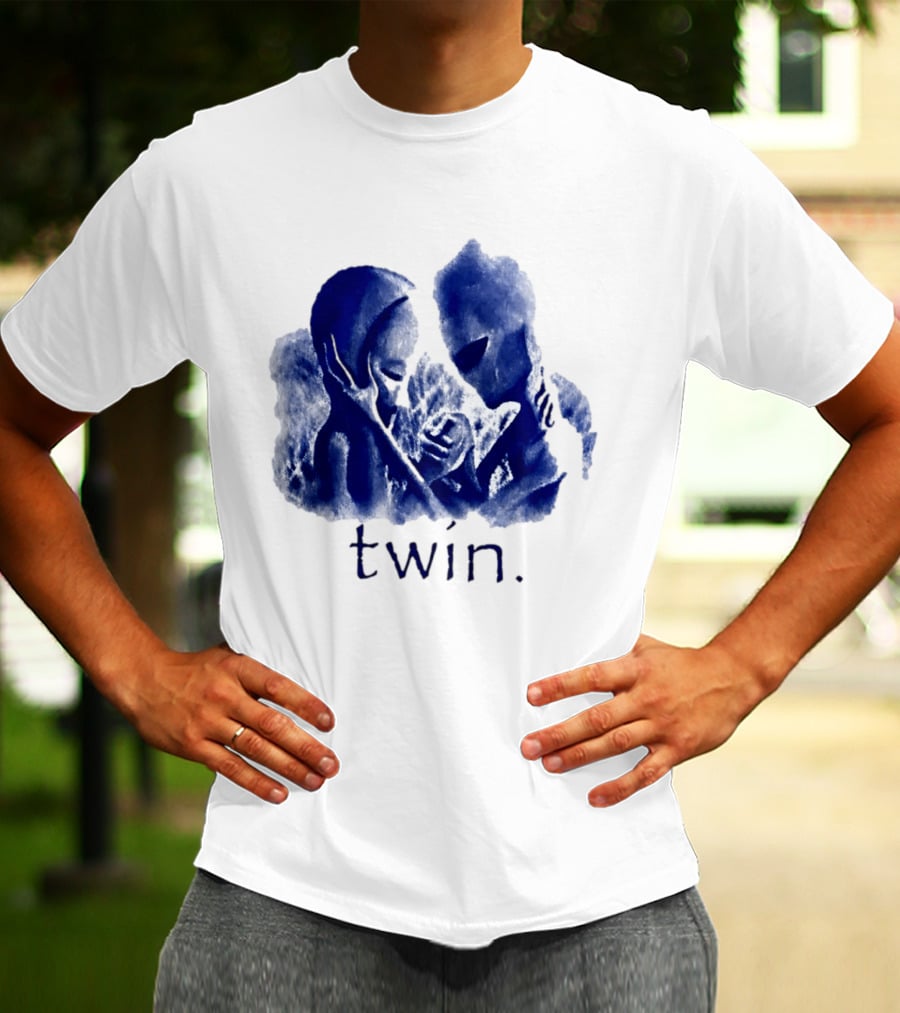 Twin Alien Extraterrestrial Sci Fi Embrace T-Shirt