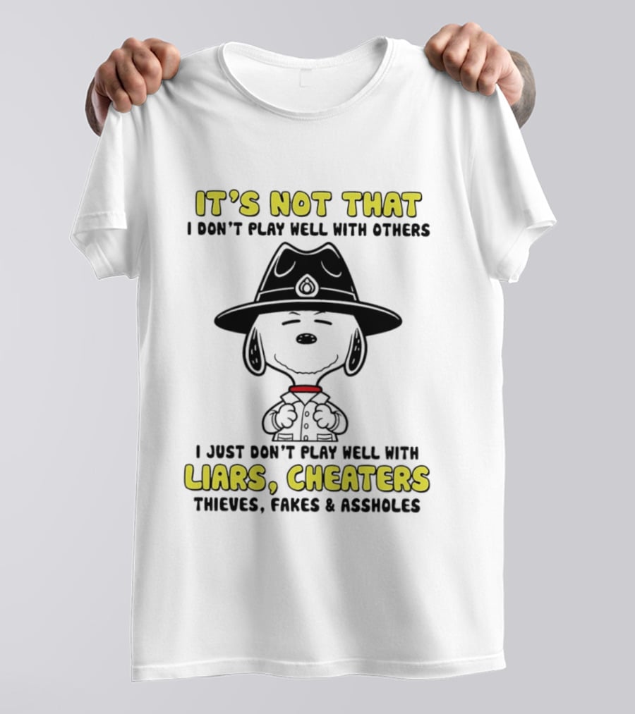 Snoopy It's Not That I Don't Play Well With Others Just Don't Play Well With Liars Cheaters Thieves Fakes & Assholes T-Shirt