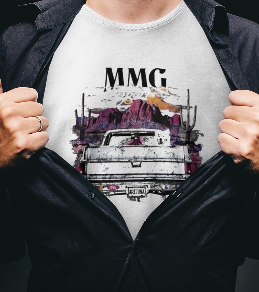 MMG Luna Vintage Car Desert Sunset Scene T-Shirt