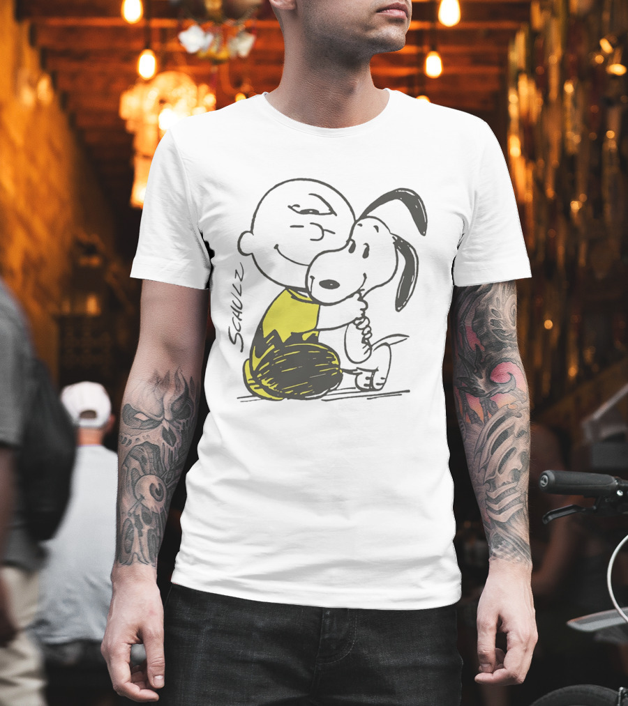 Schulz Charlie Brown Snoopy Hugging Classic Peanuts Friendship T-Shirt