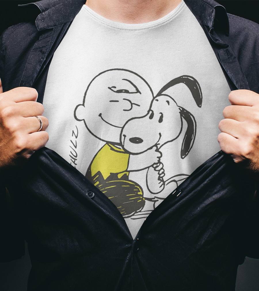 Schulz Charlie Brown Snoopy Hugging Classic Peanuts Friendship T-Shirt