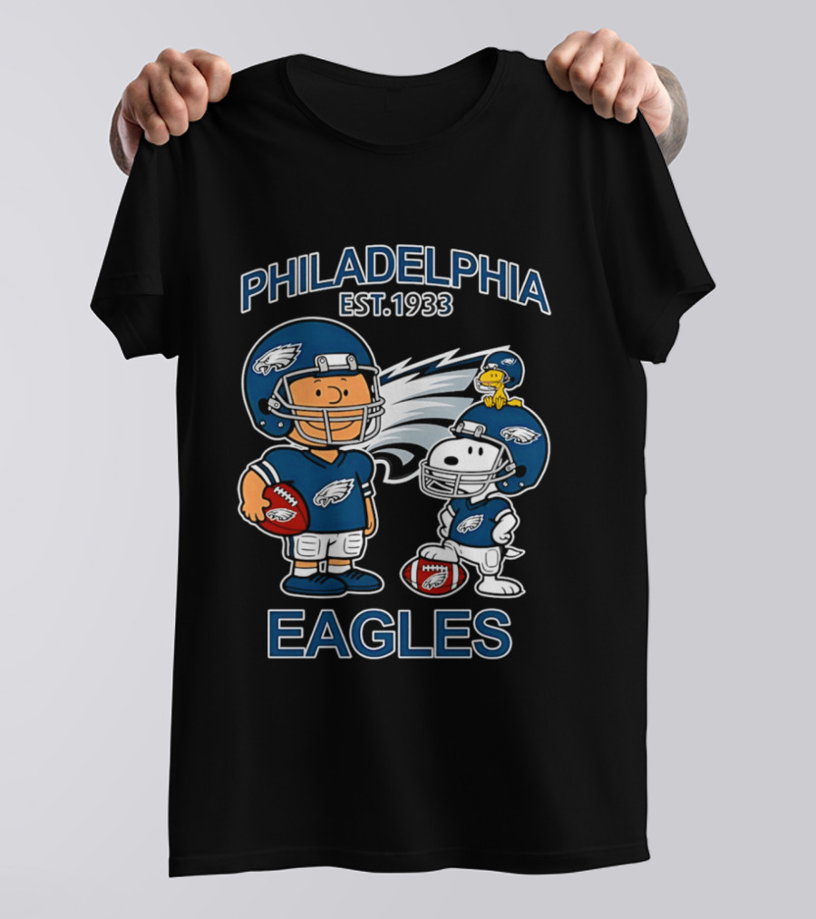 Philadelphia Est 1933 Eagles Charlie Brown Snoopy Football Team T-Shirt