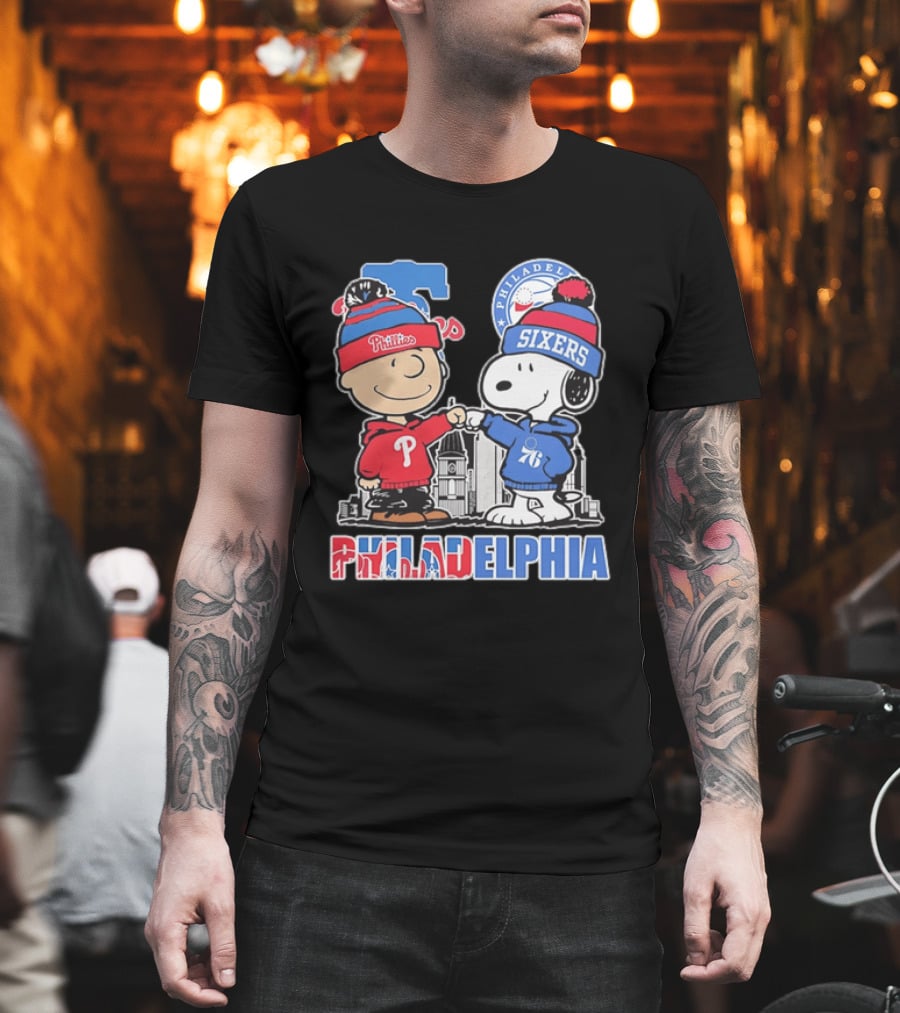 Charlie Brown And Snoopy Fist Bump Phillies Sixers Philadelphia T-Shirt