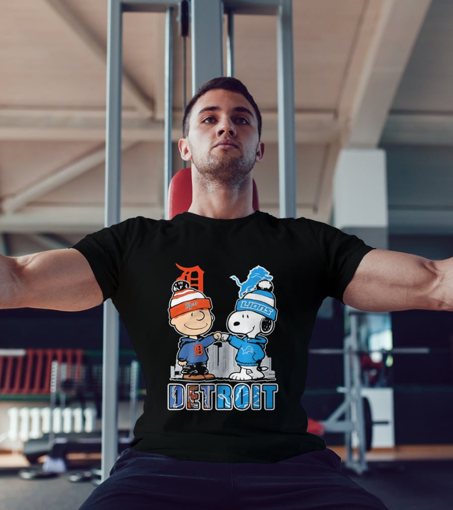Charlie Brown Snoopy Detroit Tigers Lions Fist Bump Peanuts T-Shirt