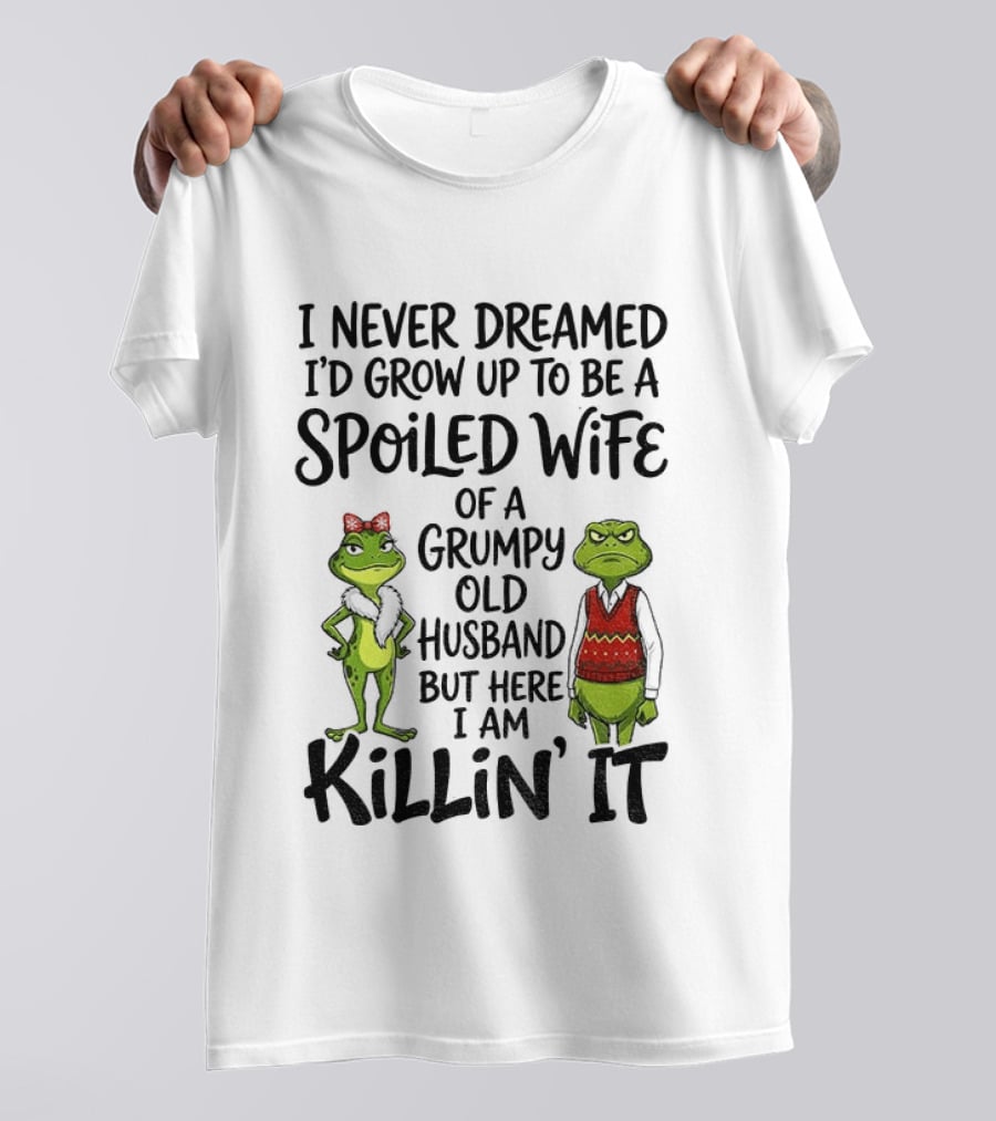 I Never Dreamed I'd Grow Up To Be A Spoiled Wife Of A Grumpy Old Husband Frog Couple Killin' It T-Shirt