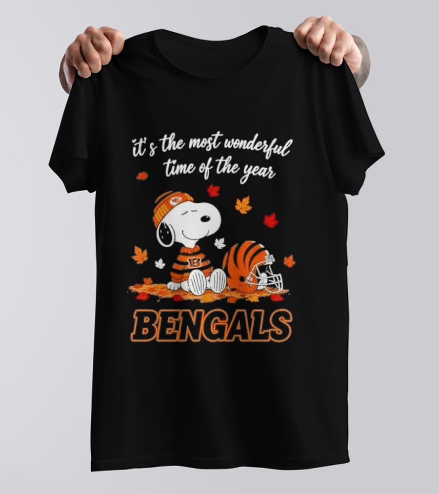 It's The Most Wonderful Time Of The Year Snoopy Bengals Leaves Helmet T-Shirt