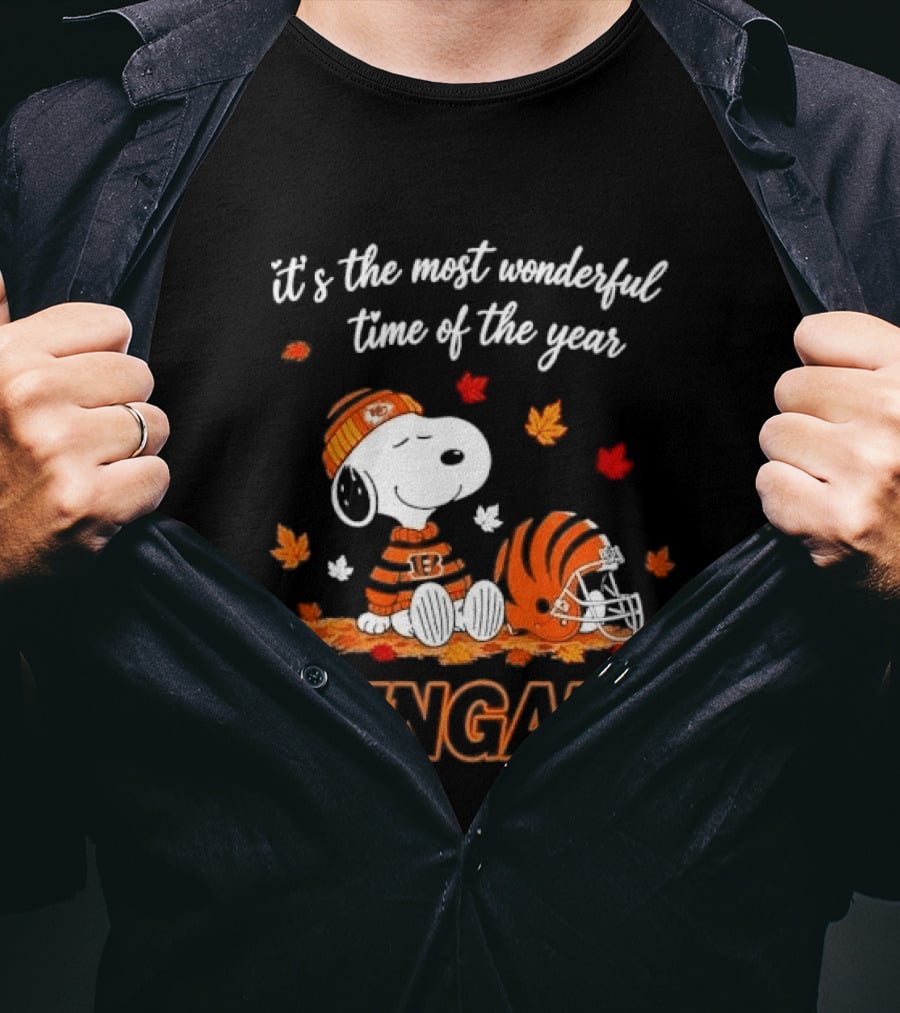 It's The Most Wonderful Time Of The Year Snoopy Bengals Leaves Helmet T-Shirt
