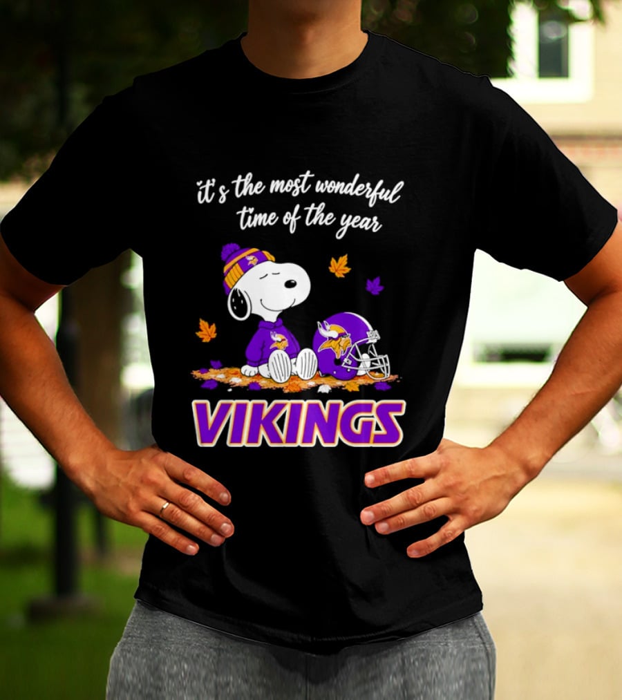 Minnesota Vikings It's The Most Wonderful Time Of The Year Snoopy Sitting Helmet Autumn Leaves T-Shirt