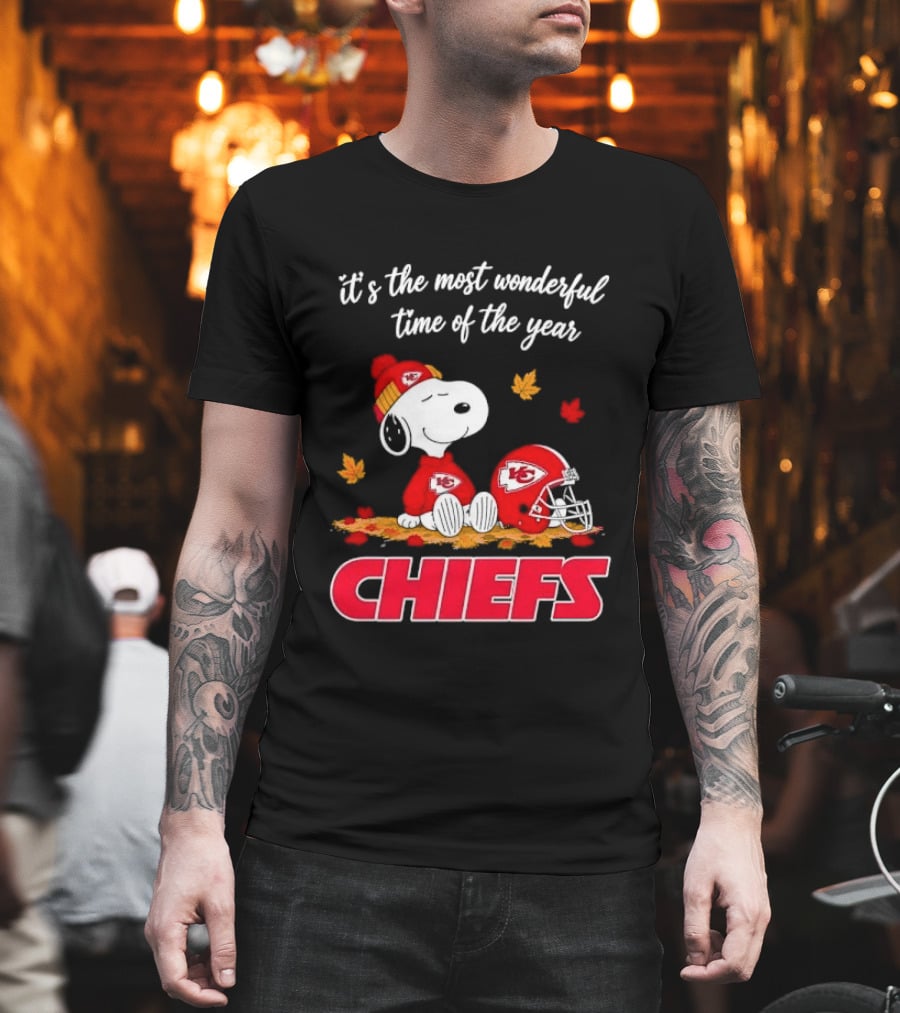 Kansas City Chiefs Snoopy It's The Most Wonderful Time Of The Year Helmet Autumn Leaves T-Shirt