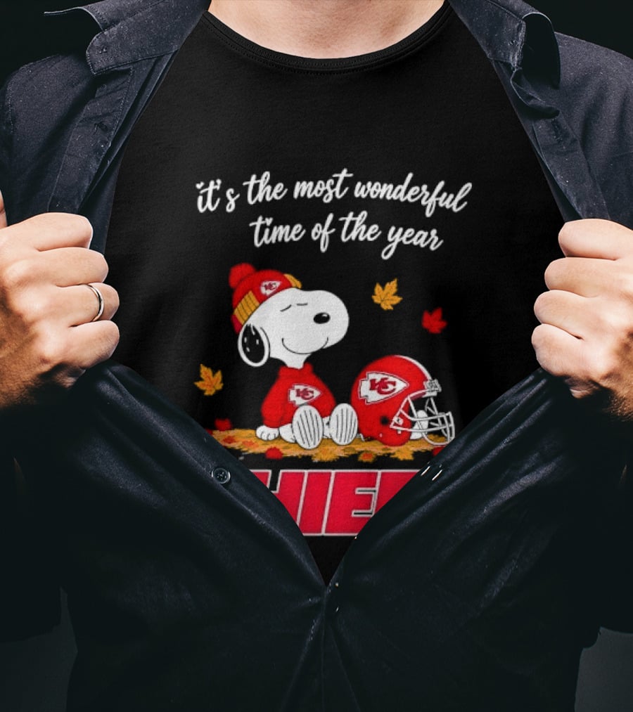 Kansas City Chiefs Snoopy It's The Most Wonderful Time Of The Year Helmet Autumn Leaves T-Shirt