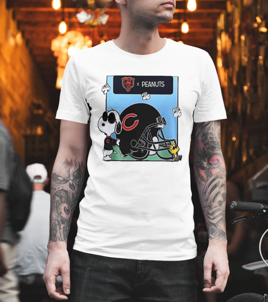 Chicago Bears X Peanuts Snoopy Woodstock Football Collaboration T-Shirt