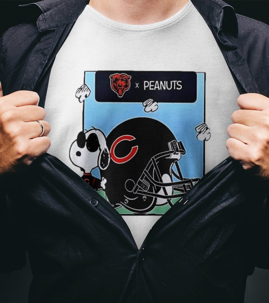 Chicago Bears X Peanuts Snoopy Woodstock Football Collaboration T-Shirt