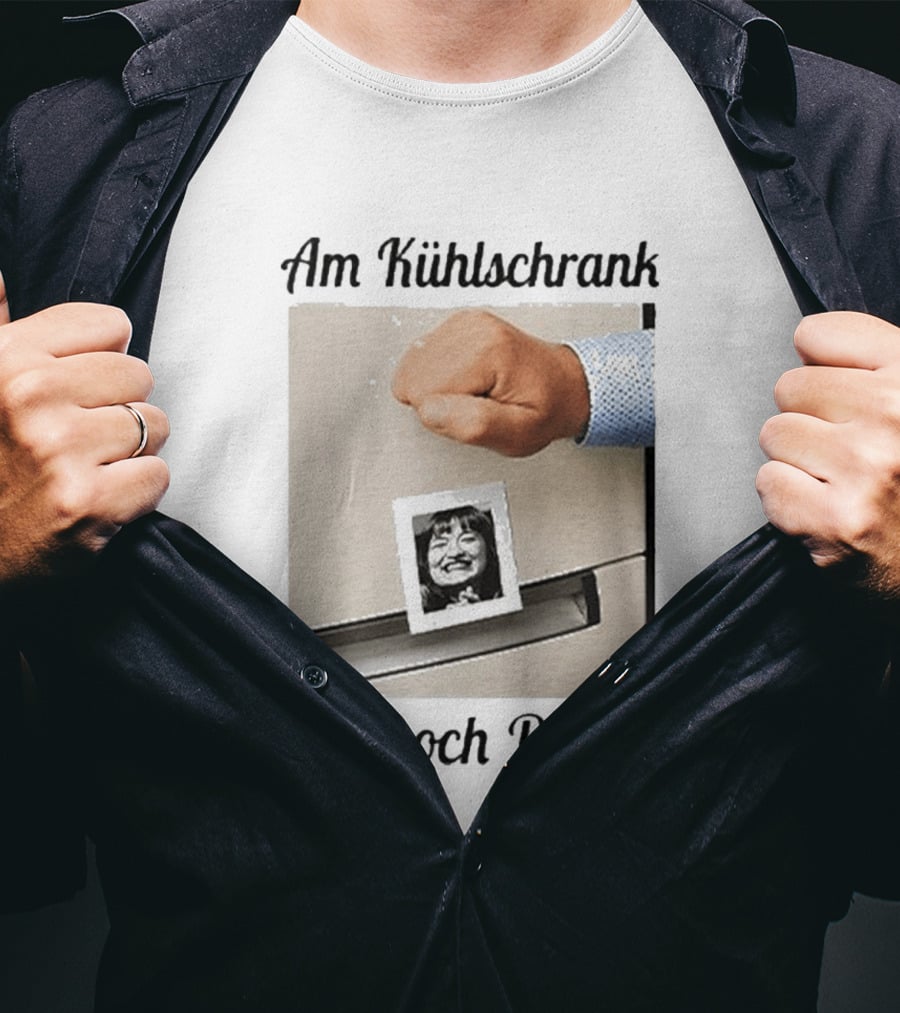 Am Kühlschrank Ist Noch Platz Foto Moustache Hand T-Shirt
