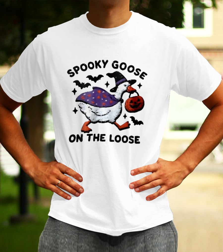 Spooky Goose On The Loose Witch Hat Pumpkin Cape Bats T-Shirt