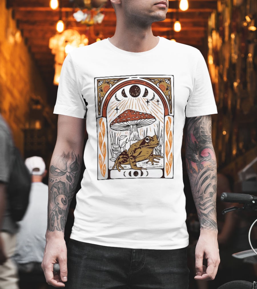 Toad With Amanita Mushroom And Celestial Moon Phases Tarot Aesthetic T-Shirt