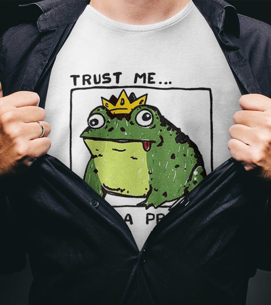 Trust Me I'm A Prince Derpy Frog Wearing A Crown T-Shirt