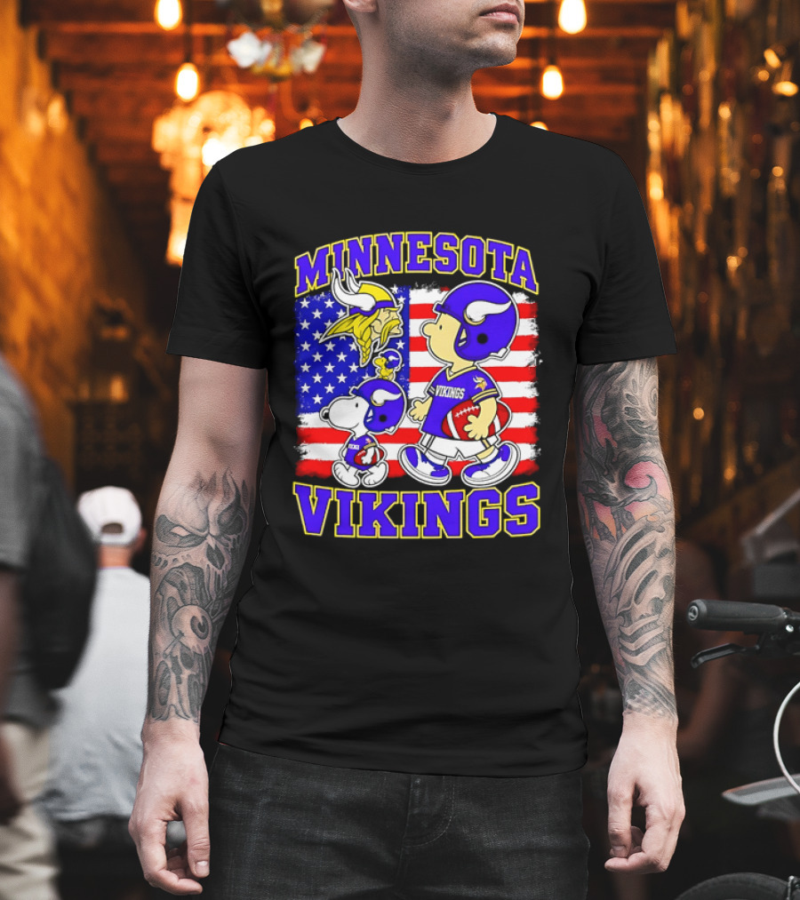 Minnesota Vikings Snoopy Woodstock American Flag Football 2026 T-Shirt