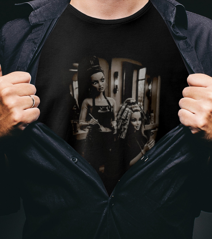 Salon Doll Face Hairdresser And Client T-Shirt