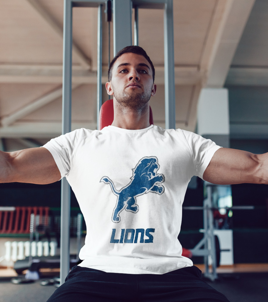Detroit Lions Distressed Blue Leaping Lion Vintage Team Spirit T-Shirt