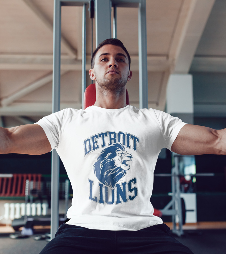 Detroit Lions Distressed Roaring Lion Head Varsity T-Shirt