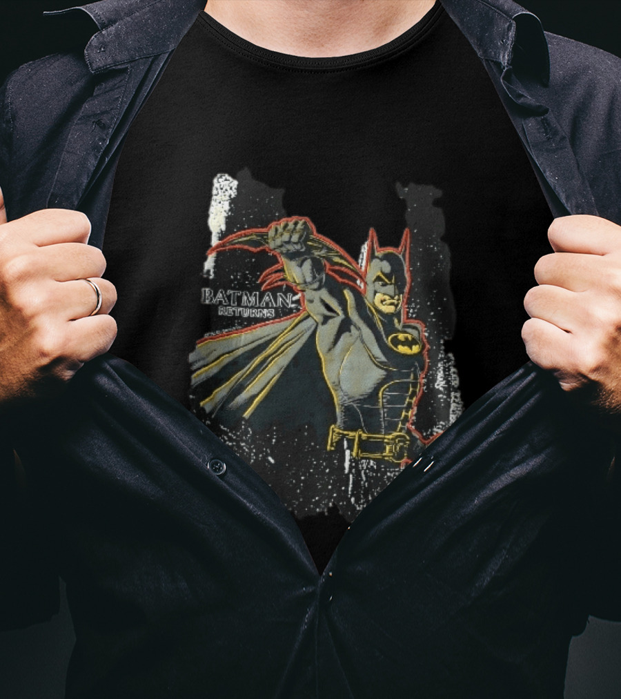 DC Comics Batman Returns 1992 Masked Superhero Holding Batarang Distressed Batman T-Shirt
