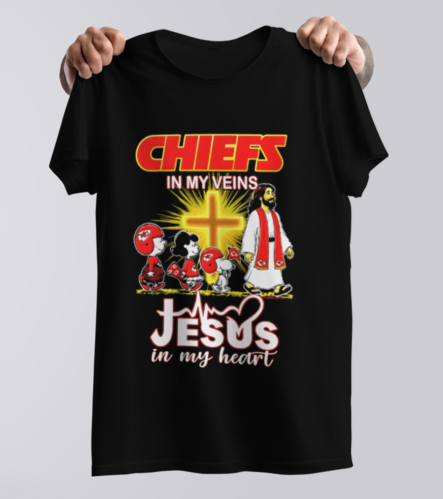 Chiefs In My Veins Jesus In My Heart Snoopy And Charlie Football T-Shirt
