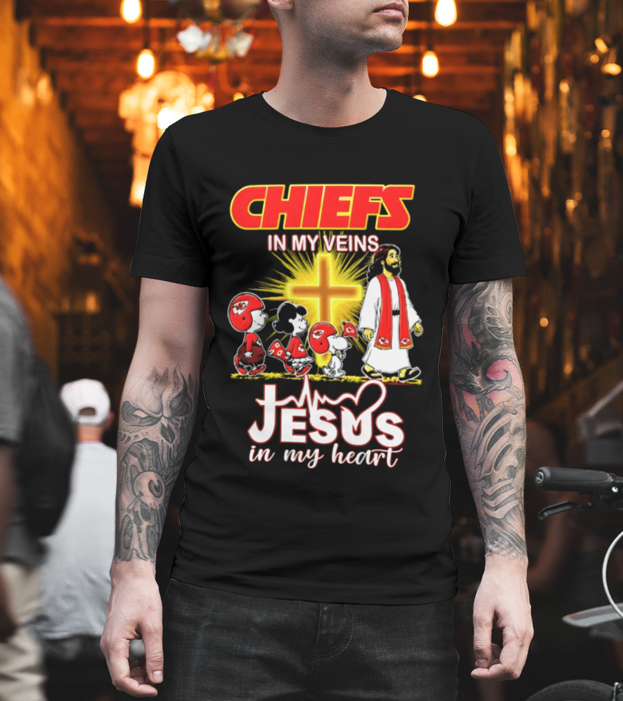 Chiefs In My Veins Jesus In My Heart Snoopy And Charlie Football T-Shirt