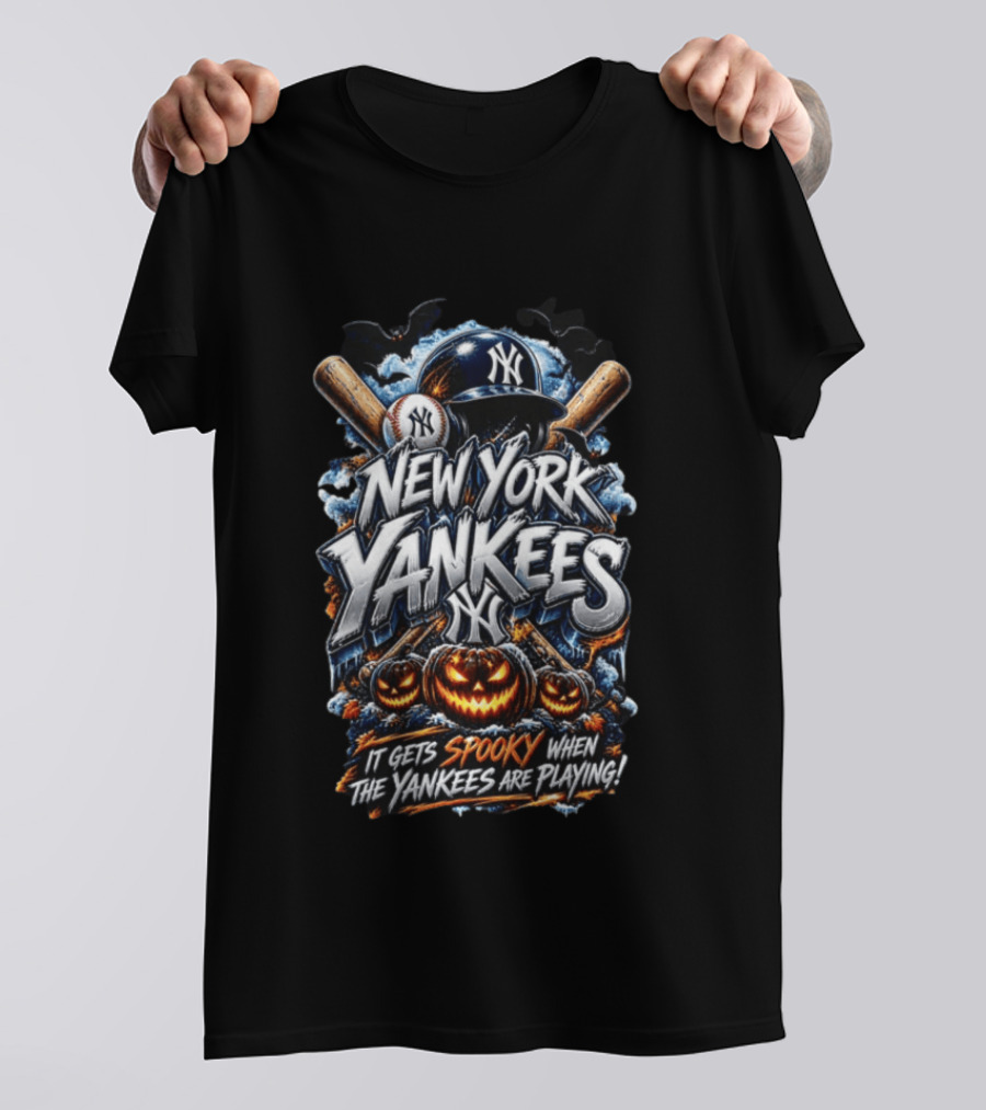 New York Yankees It Gets Spooky When The Yankees Are Playing Halloween MLB T-Shirt