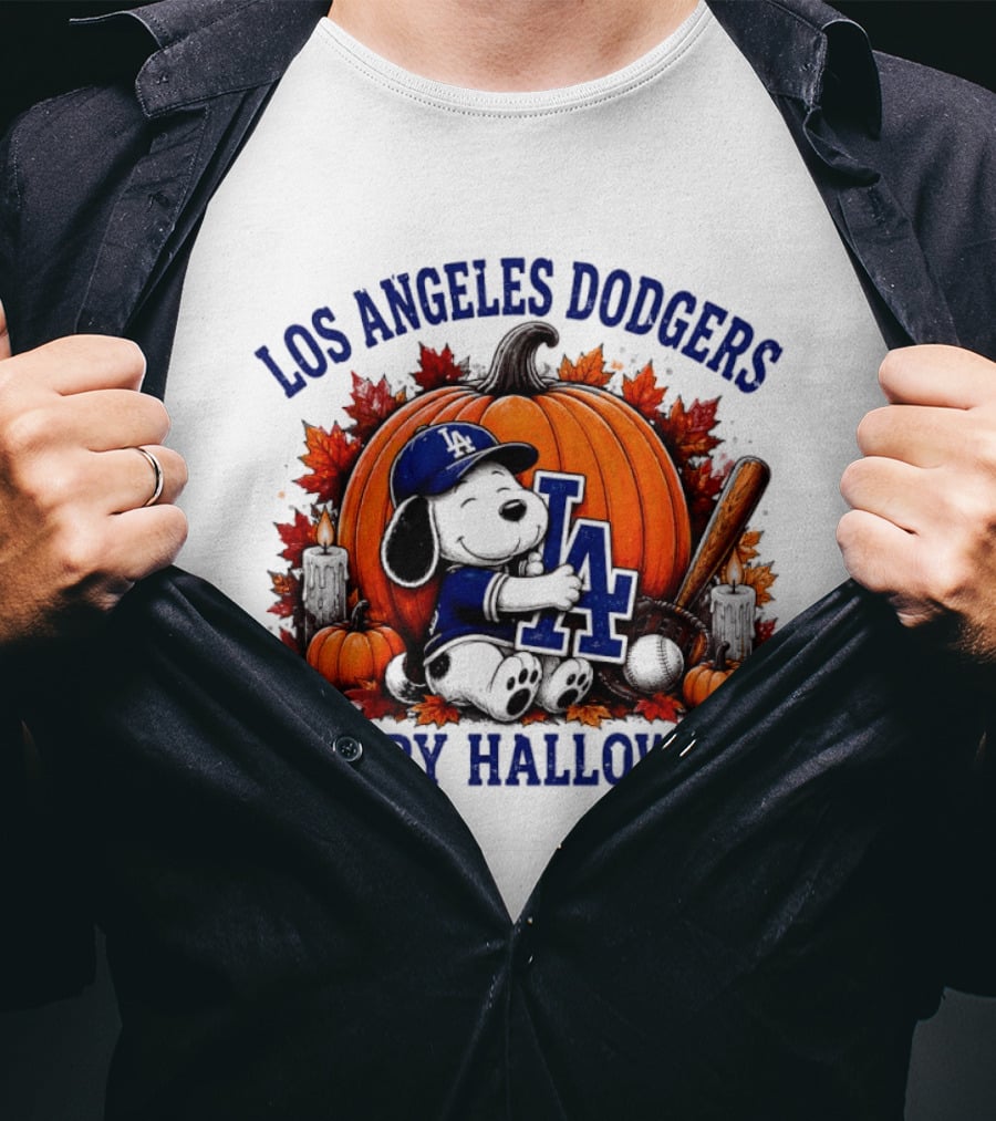 Los Angeles Dodgers Snoopy Hugging Pumpkin Happy Halloween Baseball T-Shirt