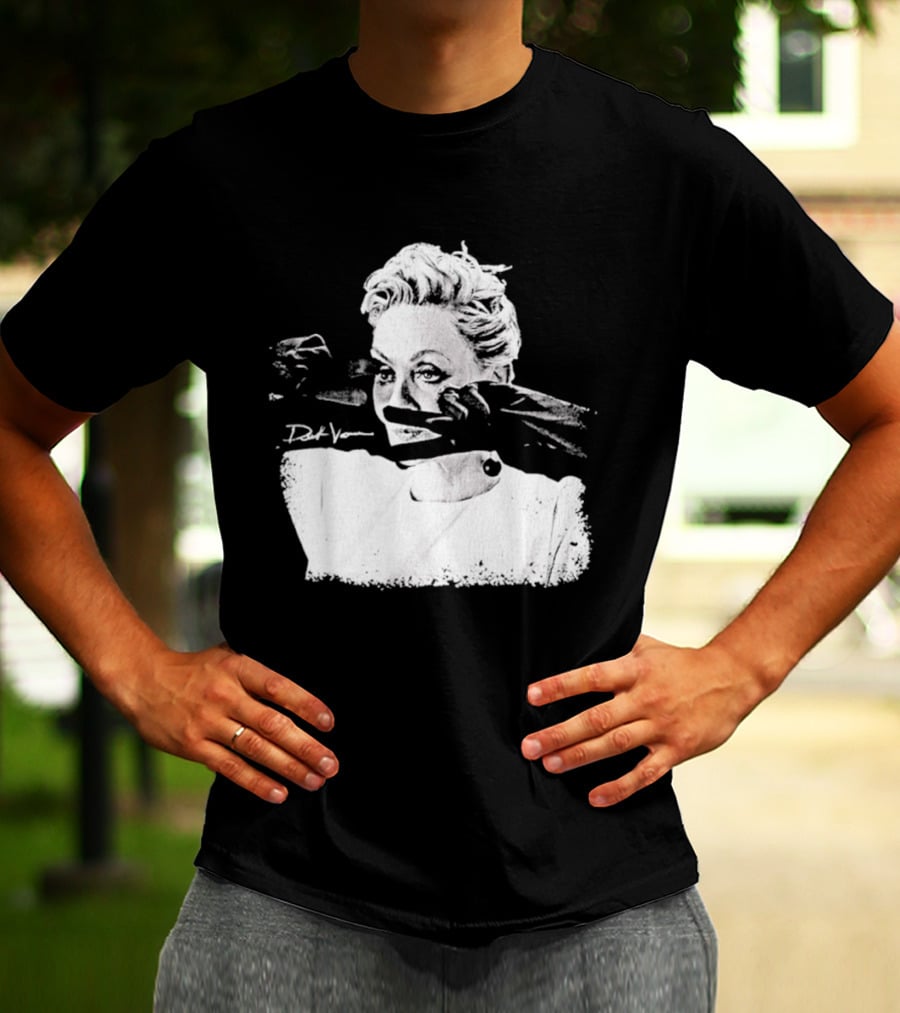 Deborah Vance Hacks TV Show Makeup Scene T-Shirt