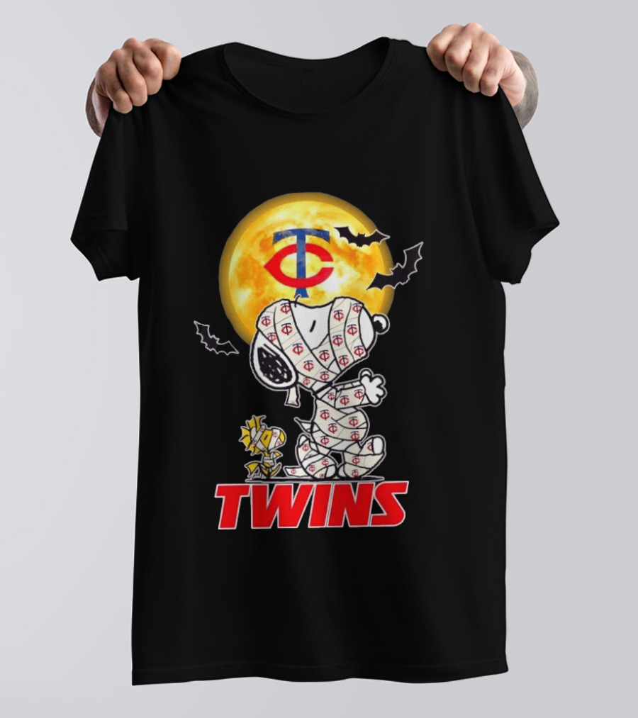 Minnesota Twins Snoopy Woodstock Mummy Halloween Moon Bats T-Shirt