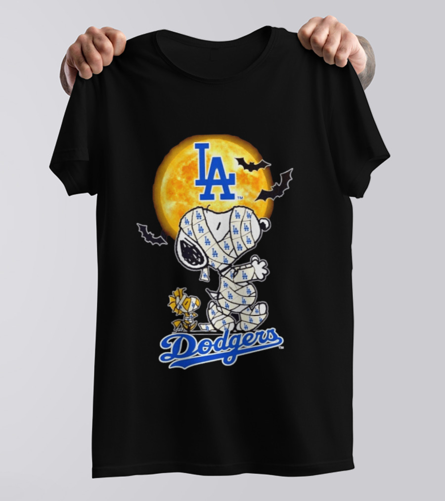 Los Angeles Dodgers Snoopy Woodstock Mummy Halloween Baseball Moon Bats T-Shirt