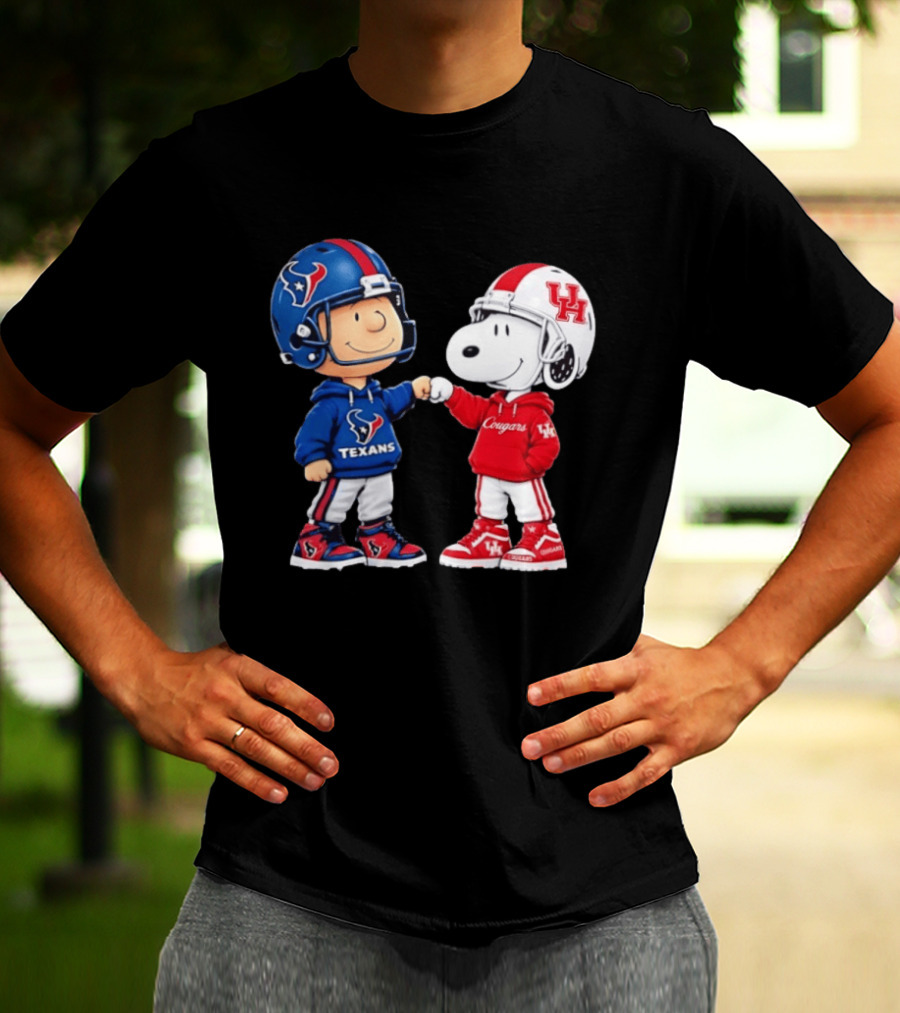 Peanuts Snoopy And Charlie Brown Houston Texans Vs Houston Cougars Fan Gear T-Shirt