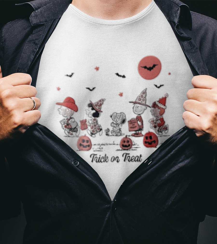 Peanuts Halloween Trick Or Treat Costumes With Pumpkins And Moon T-Shirt