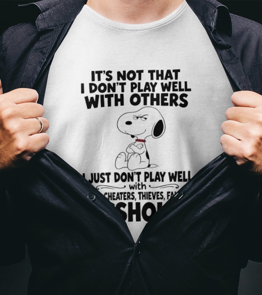 Snoopy It's Not That I Don't Play Well With Others I Just Don't Play Well With Liars Cheaters Thieves Fakes And Assholes T-Shirt